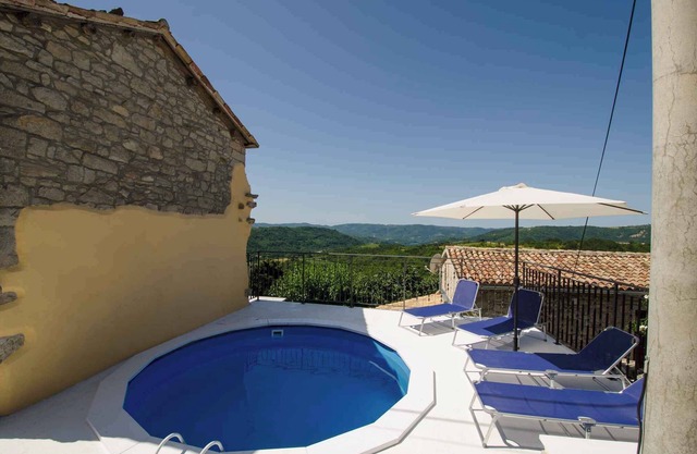 Casa vacacional con piscina y aire acondicionado