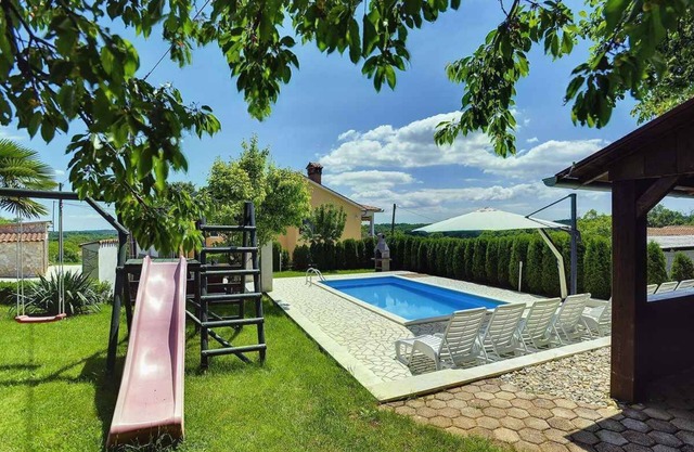 Casa vacacional con piscina y aire acondicionado