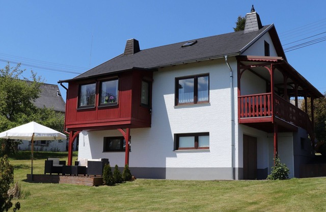 Casa de vacaciones 'Ferienhaus Zur Schönen Aussicht' con terraza privada, jardín privado y Wi-Fi