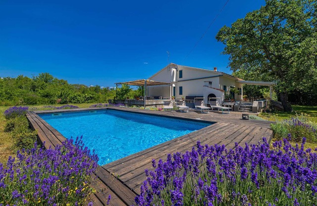 Casa de vacaciones GARICA con amplio jardín