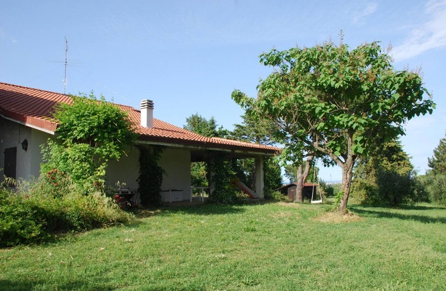 Casa de vacaciones en el interior del país con el parque, con capacidad para animales