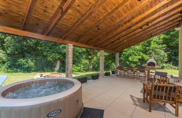 Holiday House Nono with Whirlpool