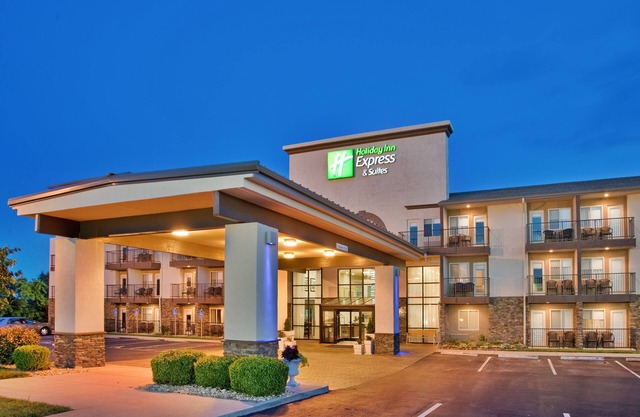 Holiday Inn Express Hotel & Suites Branson 76 Central by IHG