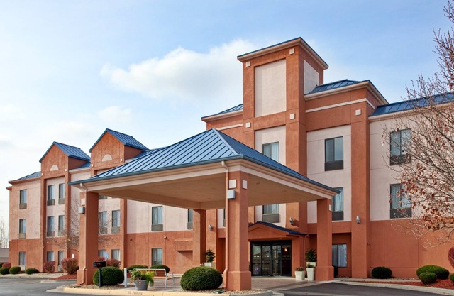Holiday Inn Express Hotel & Suites Lansing-Leavenworth, an IHG Hotel