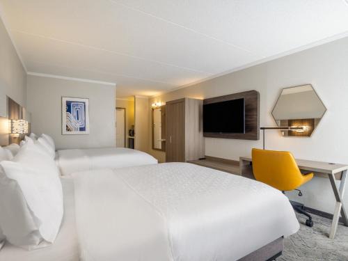 Holiday Inn Express & Suites Greensboro - I-40 atWendover by IHG