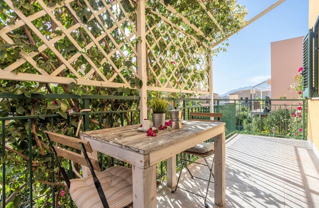 Apartamento vacacional 'Cielomare' con vistas al mar, piscina y Wi-Fi