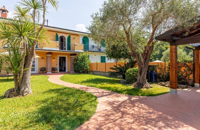 Casa de vacaciones 'Villa Rustica 1' con vistas al lago, jardín compartido y aire acondicionado