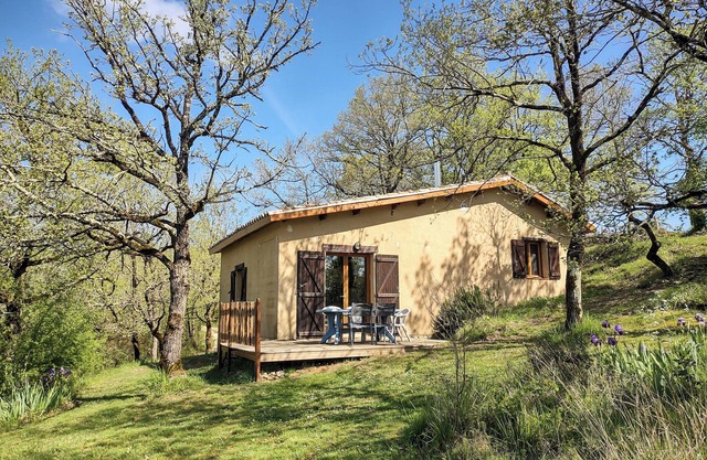 Holidayhome with shared swimming pool, quiet natural location