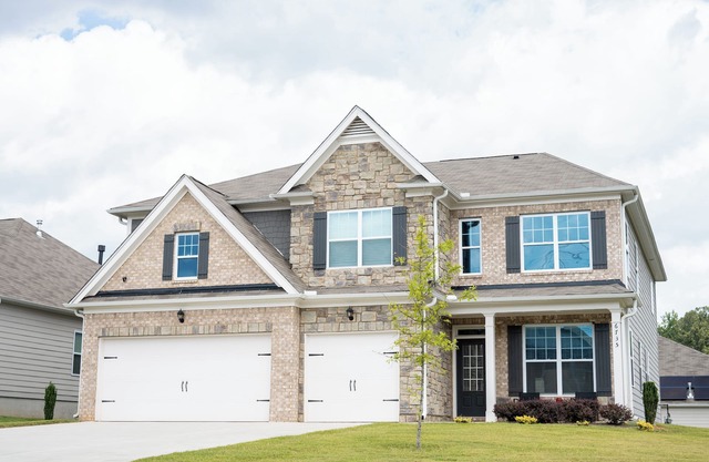 Home away from home that's 15 minutes from airport and 25 minutes from Midtown
