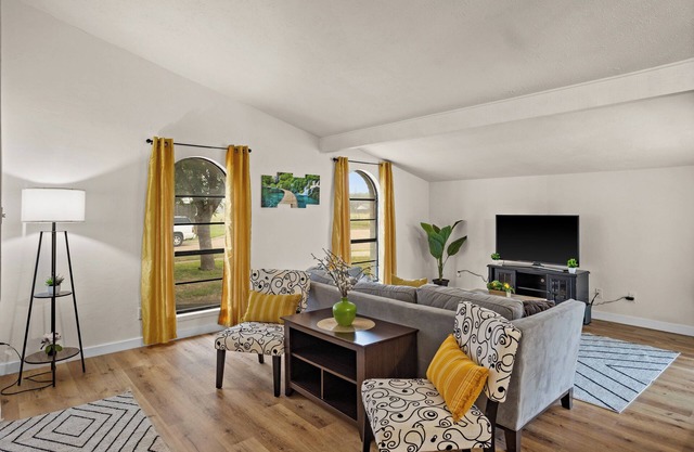 Home Away From Home Pet Friendly 3Bed 2Bath