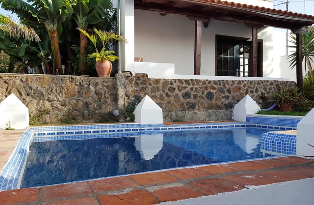 Homerez - Bonito apartamento para 2 pers. con piscina compartida y vistas al mar