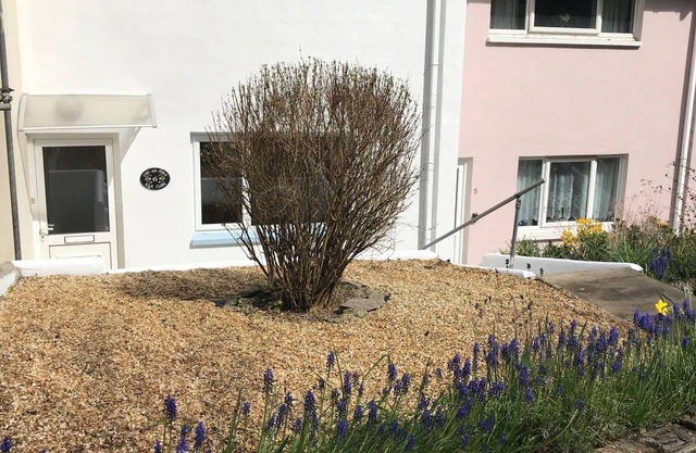"Hogar lejos del hogar" en esta cabaña totalmente equipada - 5 minutos a pie de la playa de Cawsand!