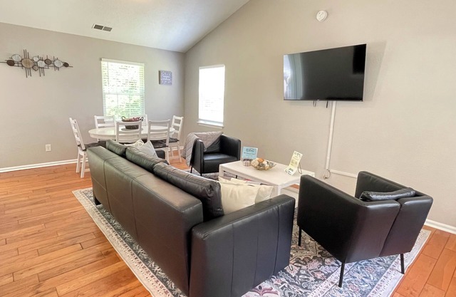 Home in Charlotte close to airport and city center