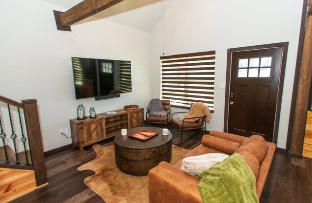 Home on Hills- NEW HOTTUB