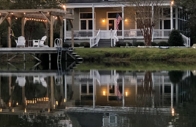 Disfrute de su propia granja con un lago alimentado por manantiales para sus próximas vacaciones en Myrtle Beach