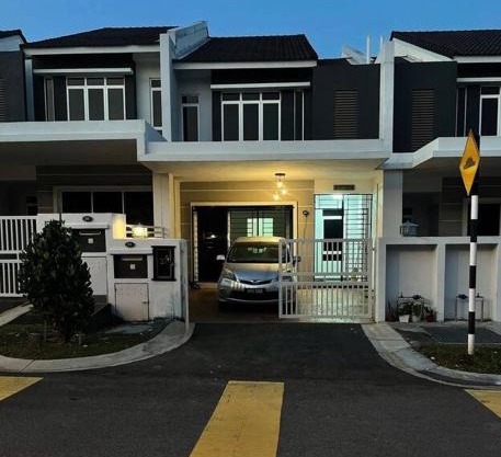 Home Vacays at Kota Puteri