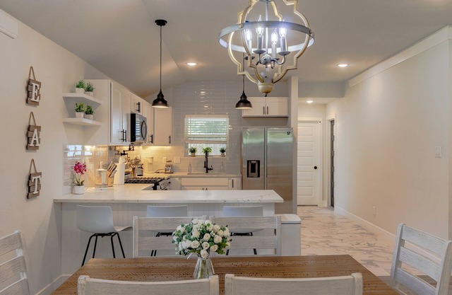 Home w/Casita 5min Downtown+Karaoke and Event-Space