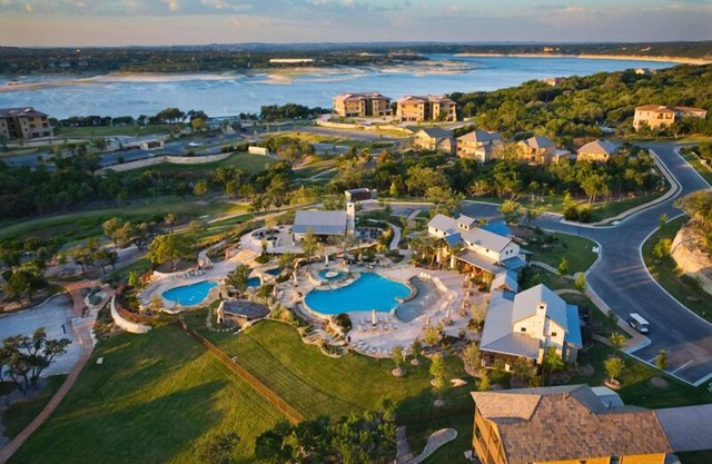 Casita de lujo en Hollows Resort, vista panorámica al campo y al lago Hill
