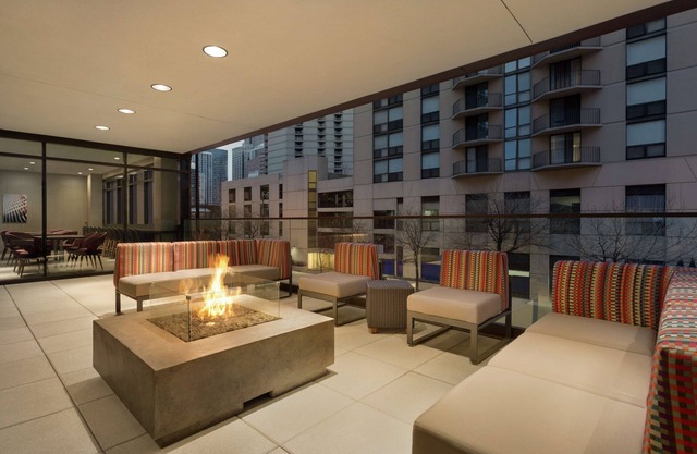 Home2 Suites by Hilton Chicago River North