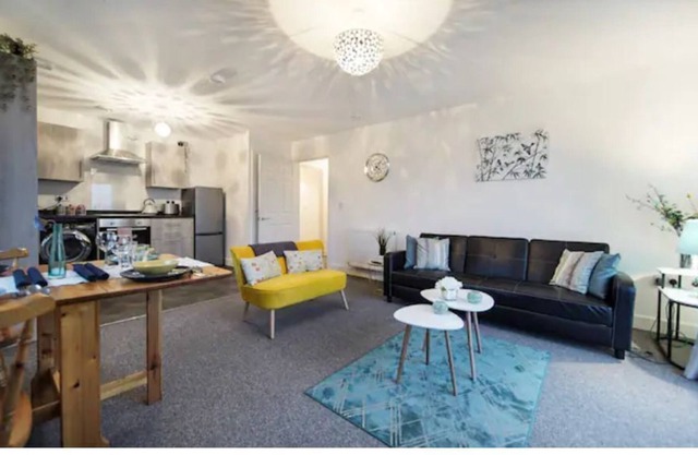 Homely Spacious 2 Bed 2 Bath Residence