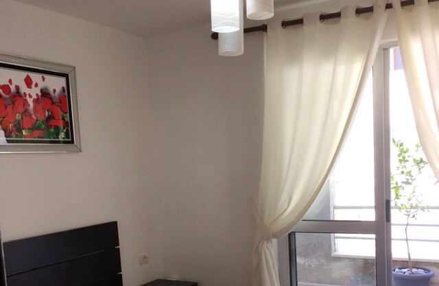 Homerez - ¡A 50 m de la playa! Apartamento para 7 pers. con balcón en Shëngjin