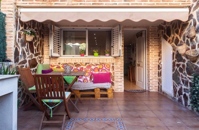 Homerez - Apartamento a 700 m de la playa para 5 pers. con piscina compartida