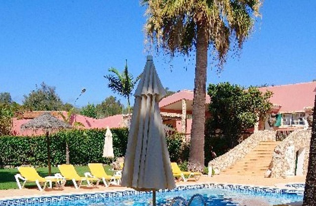 Homerez - Apartamento a 5 km de la playa para 5 pers. con piscina compartida