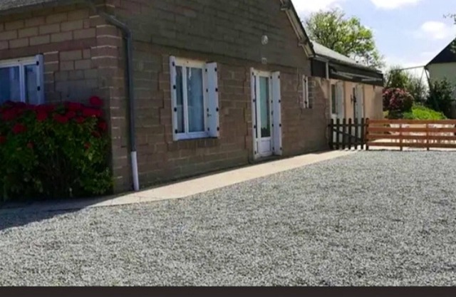 Homerez - Casa a 7 km de la playa para 10 pers. con jardín y terraza en Matignon