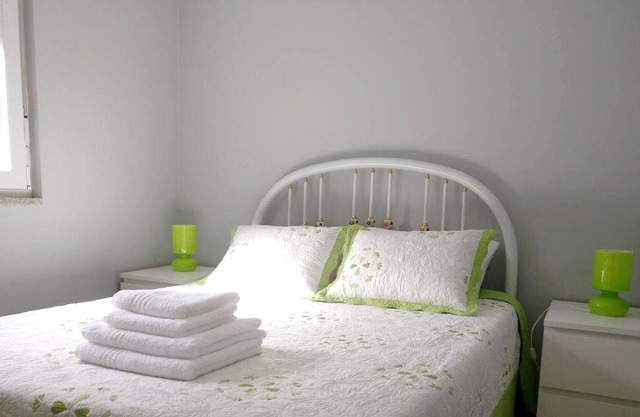 Homerez - Espaciosa casa para 4 pers. con jardín, terraza y balcón en Rendufe