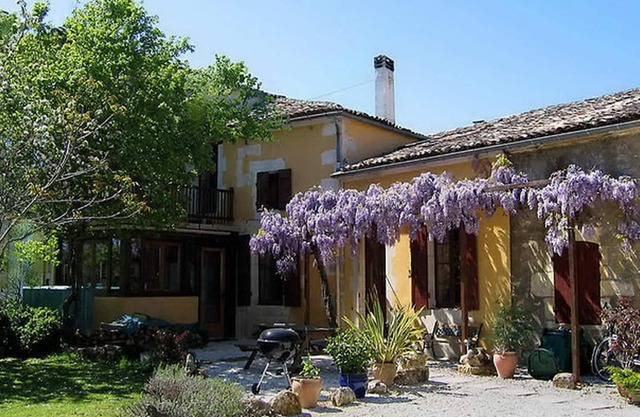 Homerez - Casa para 8 pers. con piscina compartida, terraza y balcón en Gémozac