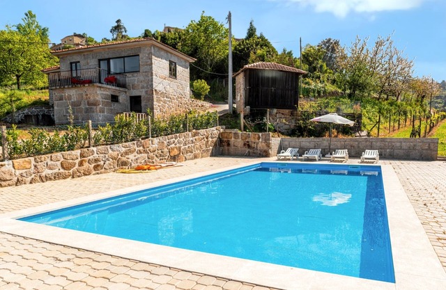 Homerez - Casa en Fornos con piscina