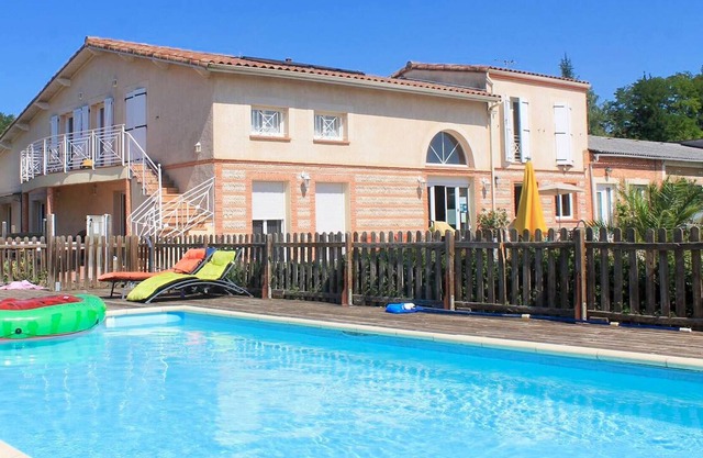 Homerez - Bonita casa para 5 pers. con piscina compartida y terraza en Latrape