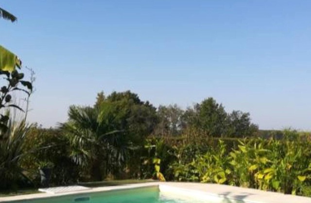 Homerez - Bonita villa para 6 pers. con piscina en Lavergne