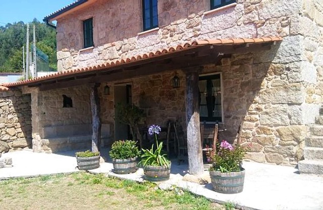 Homerez - Espaciosa casa a 14 km de la playa para 6 pers. en A Sobreira