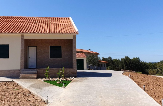 Homerez - Villa para 4 pers. con piscina, jardín, terraza y balcón en Espinhal