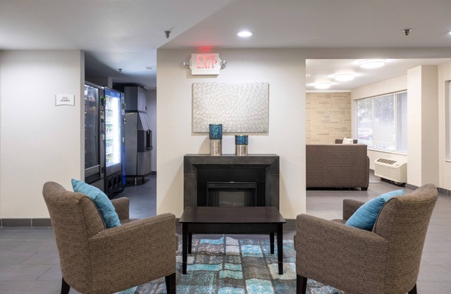 HomeTown Inn by Red Roof East Syracuse