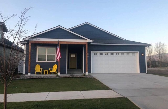 Hometown Place - Solar Powered Newer Home