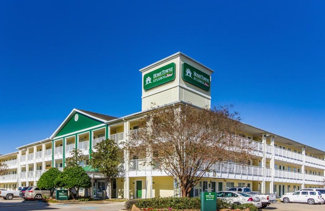 HomeTowne Studios by Red Roof Houston - West Oaks - Energy Corridor