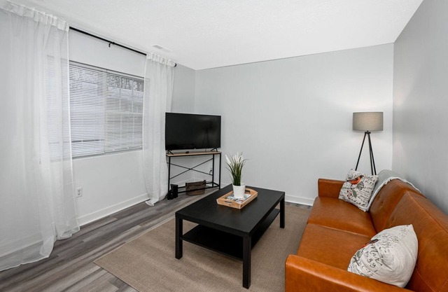 Homey 2bd Perfect for Traveling Professionals!