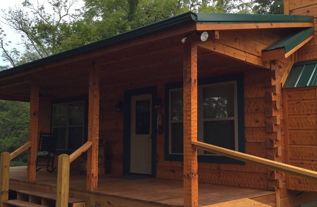 Retiro de luna de miel / parejas - Cabaña de troncos personalizada nueva y muy privada - Wi-fi