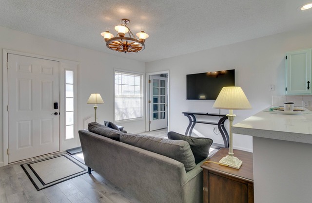 Horse Farm Apartment w/ Balcony in Aurora!