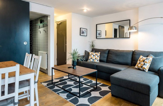 L1 Apt. w / enorme terraza privada en la azotea y decoración fresca!