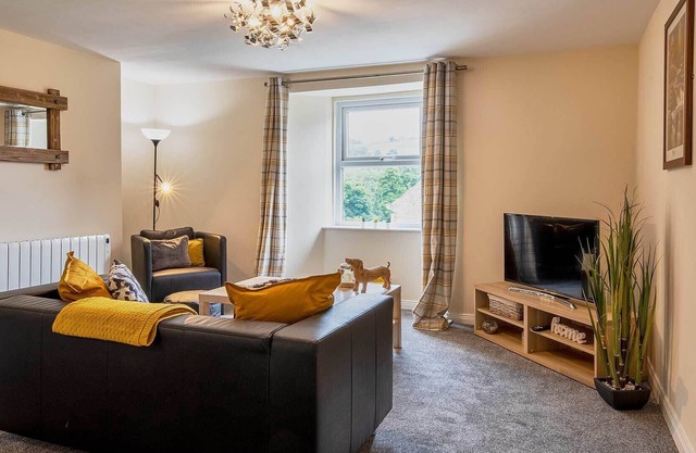 Host & Stay | Chapel Race - Slit Wood