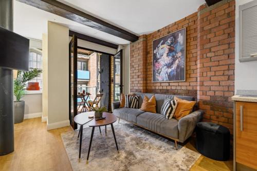Host & Stay - Queen Square Apartment