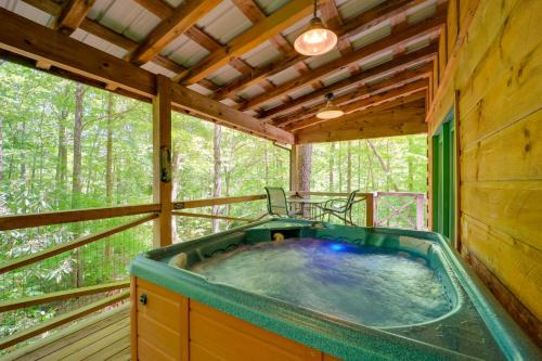 Hot Tub and Trail Access Relaxing Marion Cabin