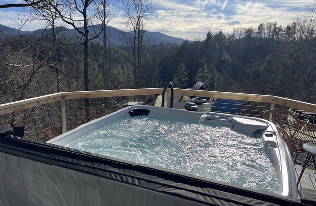 Hot Tub, Starry Nights, Romantic, Campfire - Blue Ridge Mountains - Green
