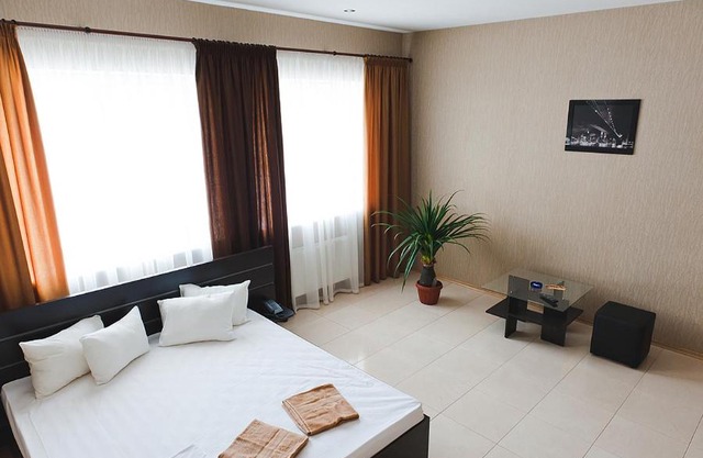 Hotel 8th Mile