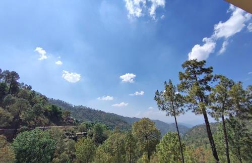 Hotel Adventure Kasauli Hills l 2km From Mall Road l Restaurant l Free Wifi l By Splendid Hotels