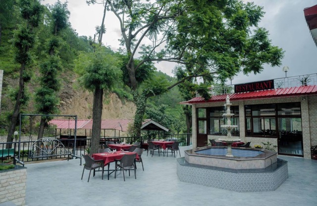 Hotel Falcon Crest