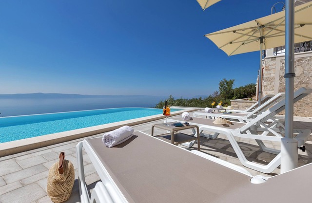 Hotel Nature's Retreat, Deluxe suite with balcony and sea view
